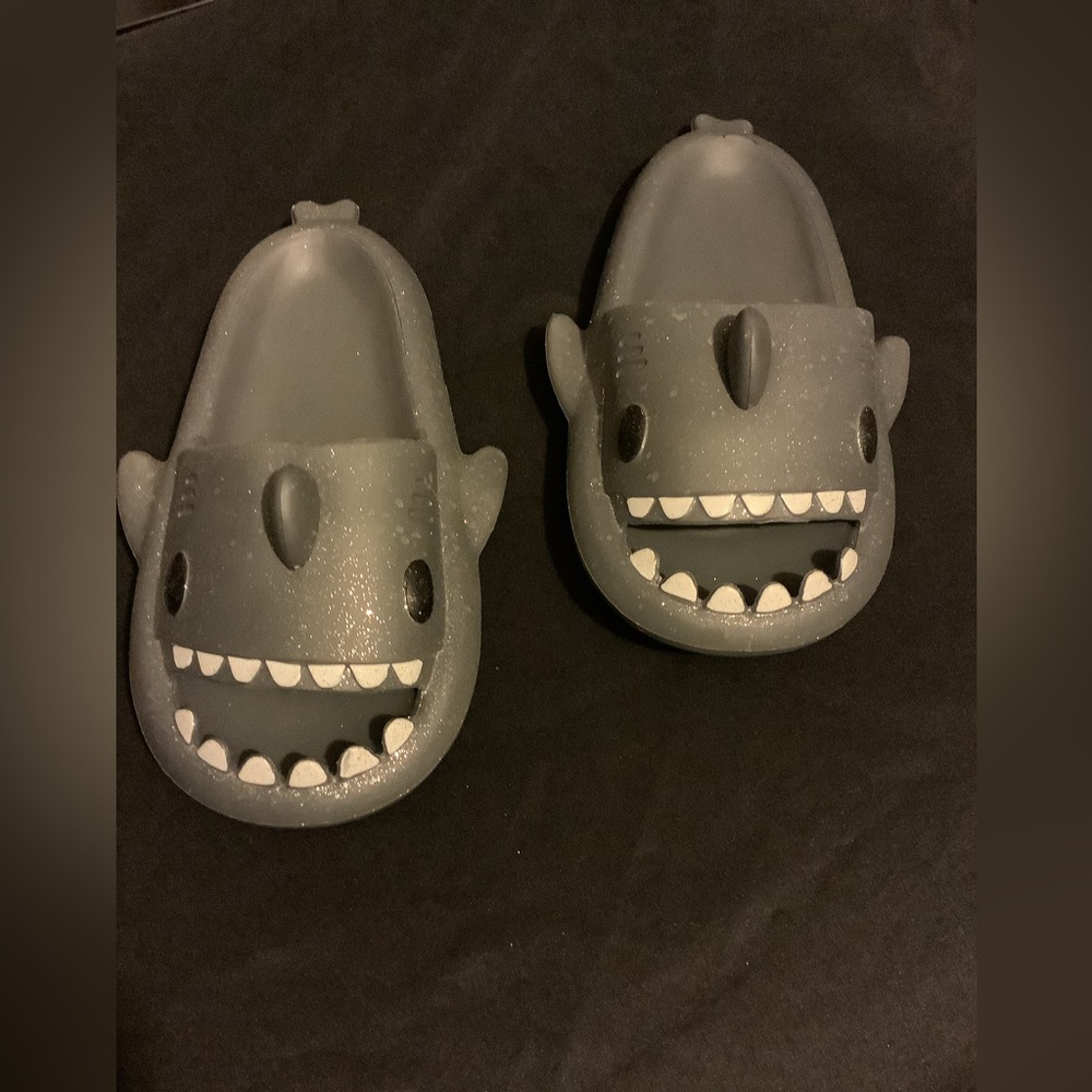 New women’s glow-in-the-dark shark slides size 7 1/2